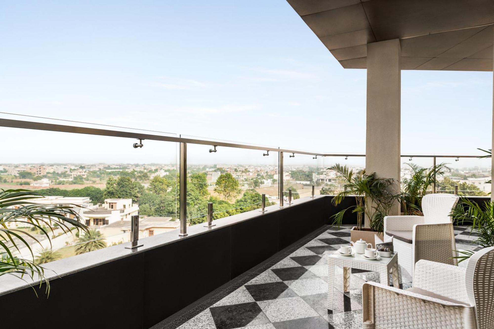 Ramada Encore By Wyndham Amritsar Airport Εξωτερικό φωτογραφία