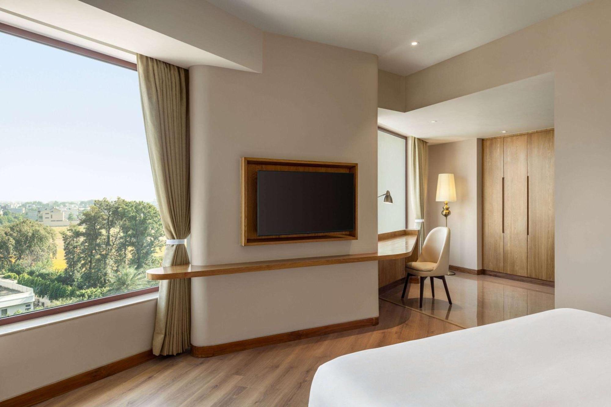 Ramada Encore By Wyndham Amritsar Airport Εξωτερικό φωτογραφία